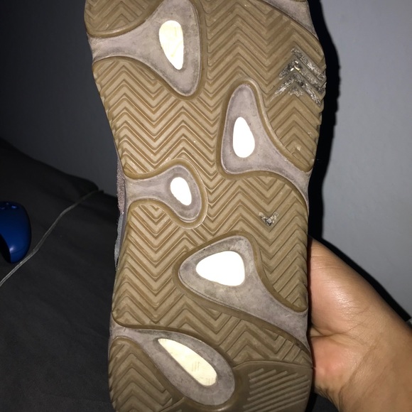 Yeezy 700 - Picture 3 of 3